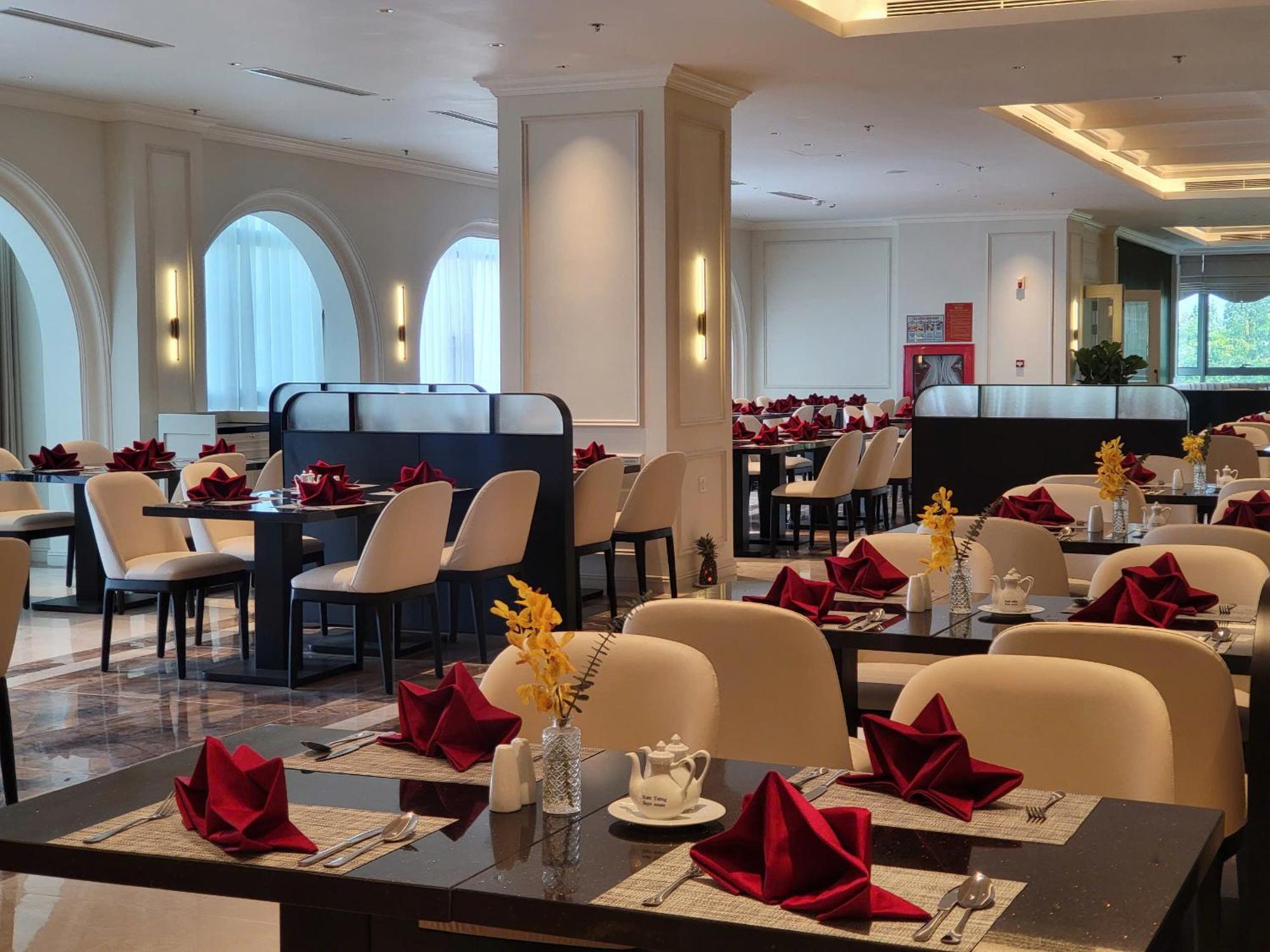 Cosmo Stars Hotel Bac Lieu エクステリア 写真
