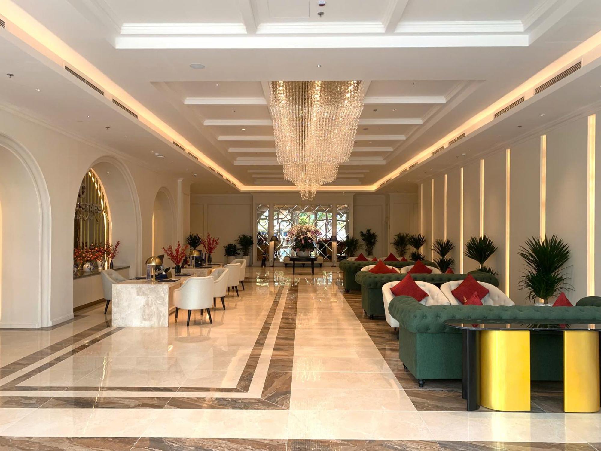 Cosmo Stars Hotel Bac Lieu エクステリア 写真