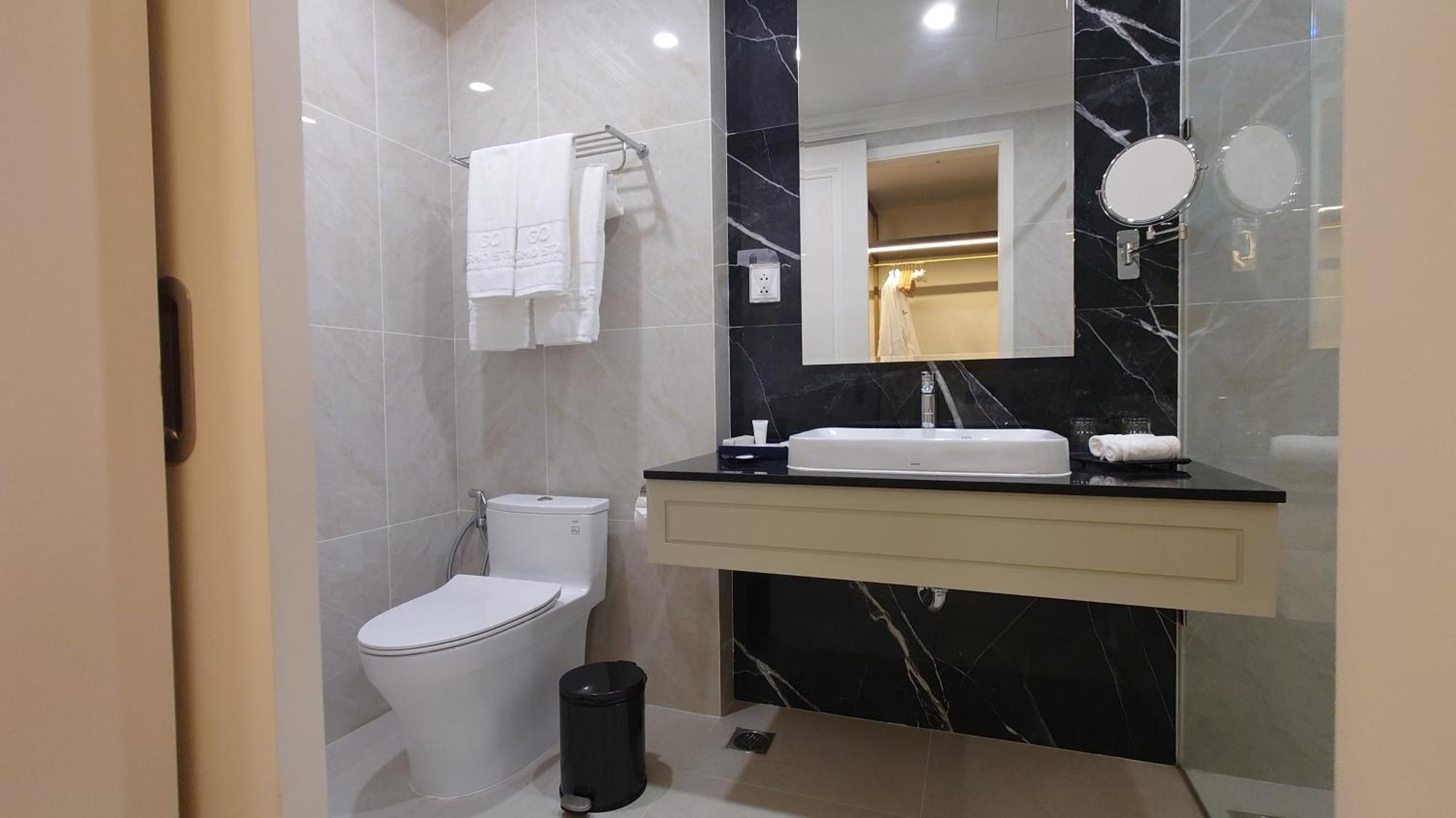 Cosmo Stars Hotel Bac Lieu エクステリア 写真