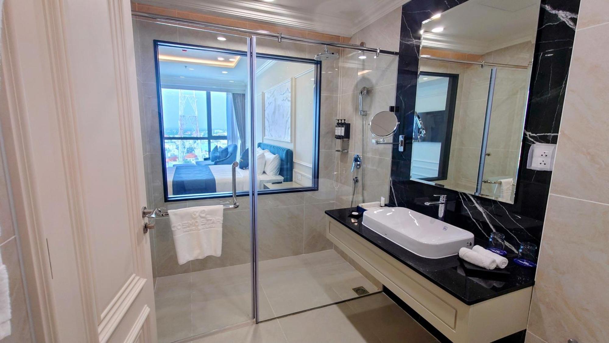 Cosmo Stars Hotel Bac Lieu エクステリア 写真